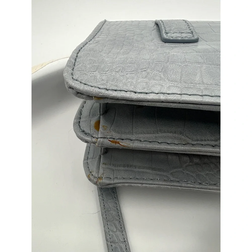 Relic by Fossil Gray Croc Embossed Crossbody Bag Purse Multi Pocket Adjustable